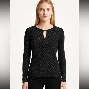 Jennifer Lopez Black and Silver Sparkle Top Size XS

Nro(4)